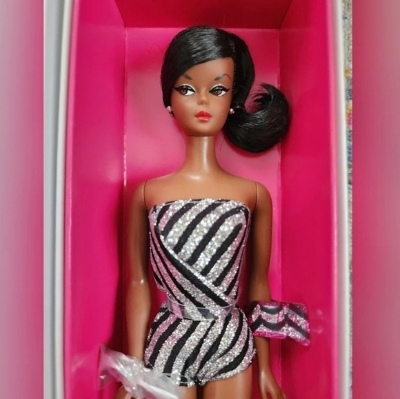 NRFB Mattel, 60th Sparkles AA Barbie 19' National Convention Collector Doll - Picture 3 of 16